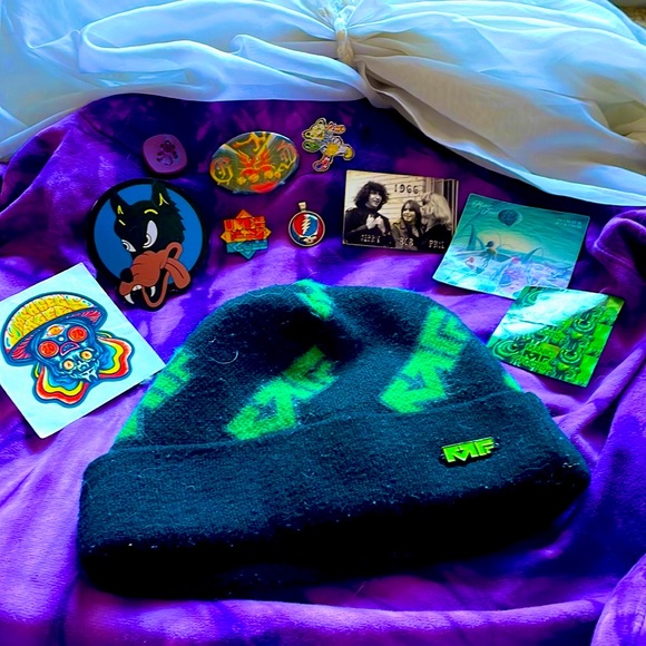 RARE Grateful Dead BUNDLE! Pins, Magnets, Pendant, Bear Mold, Hat, Stickers - Picture 3 of 9